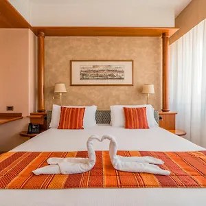 4* Отель Crystal